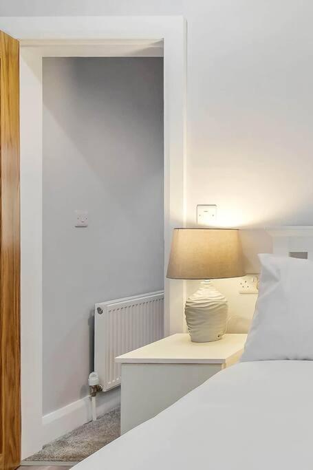 Ardoyne Lodge 'Sleeping 4 Guests' Belfast Bagian luar foto