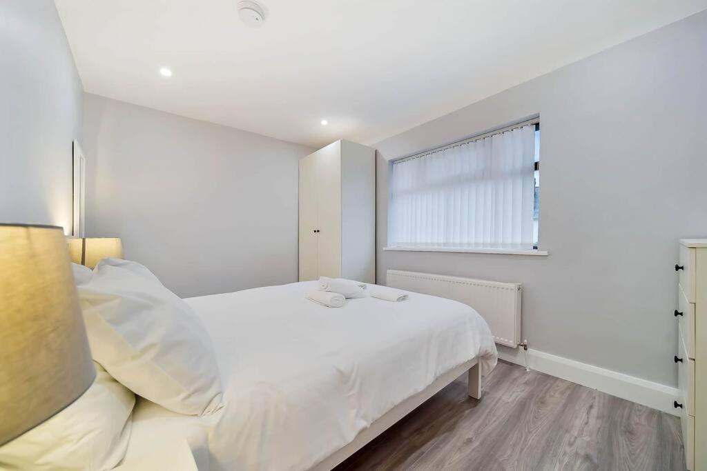 Ardoyne Lodge 'Sleeping 4 Guests' Belfast Bagian luar foto