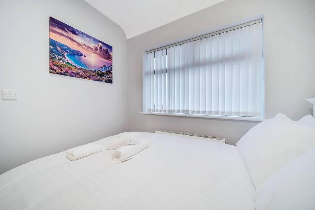 Ardoyne Lodge 'Sleeping 4 Guests' Belfast Bagian luar foto