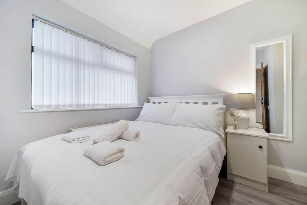Ardoyne Lodge 'Sleeping 4 Guests' Belfast Bagian luar foto