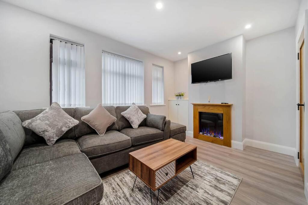 Ardoyne Lodge 'Sleeping 4 Guests' Belfast Bagian luar foto