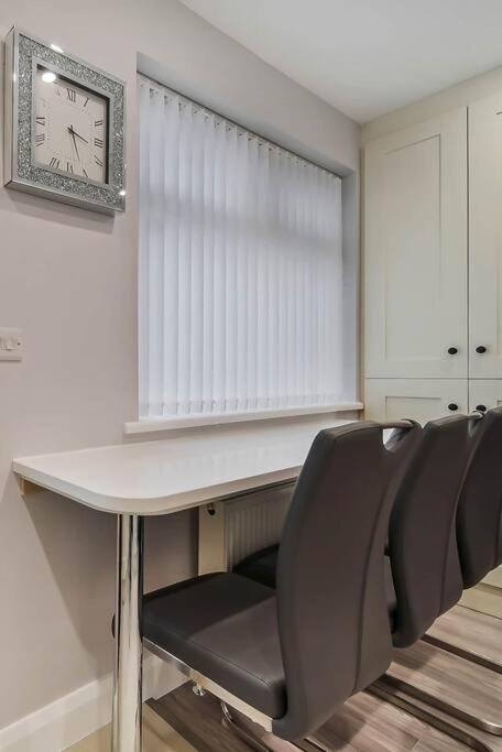 Ardoyne Lodge 'Sleeping 4 Guests' Belfast Bagian luar foto