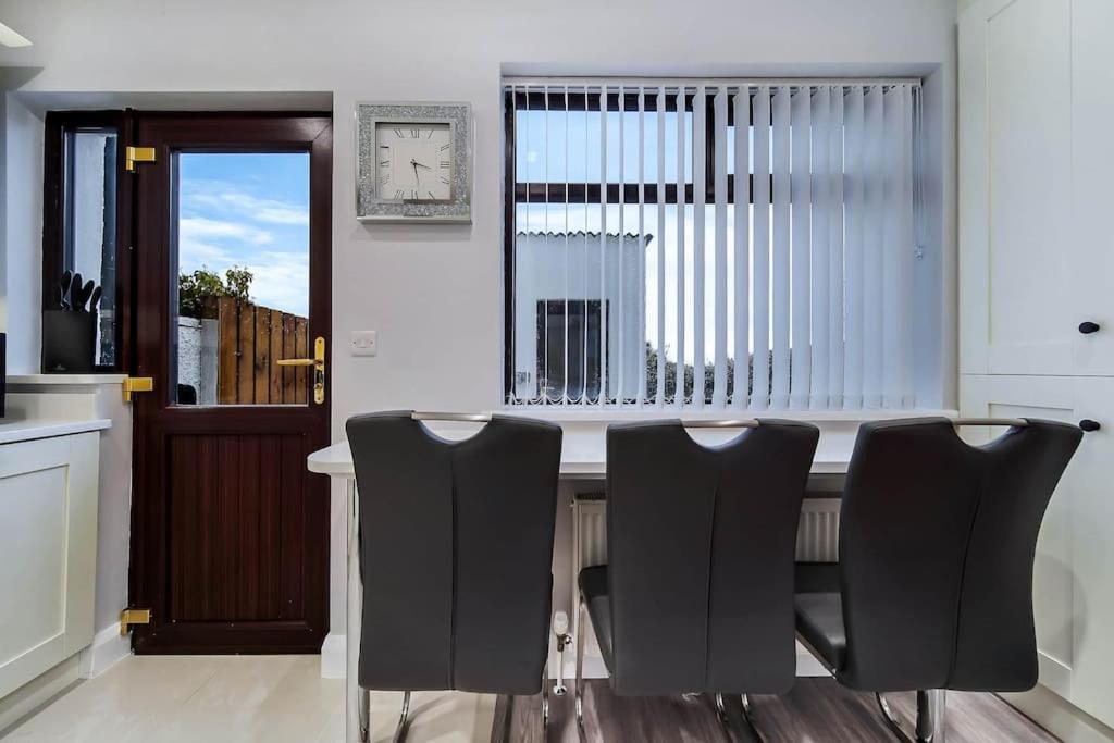 Ardoyne Lodge 'Sleeping 4 Guests' Belfast Bagian luar foto
