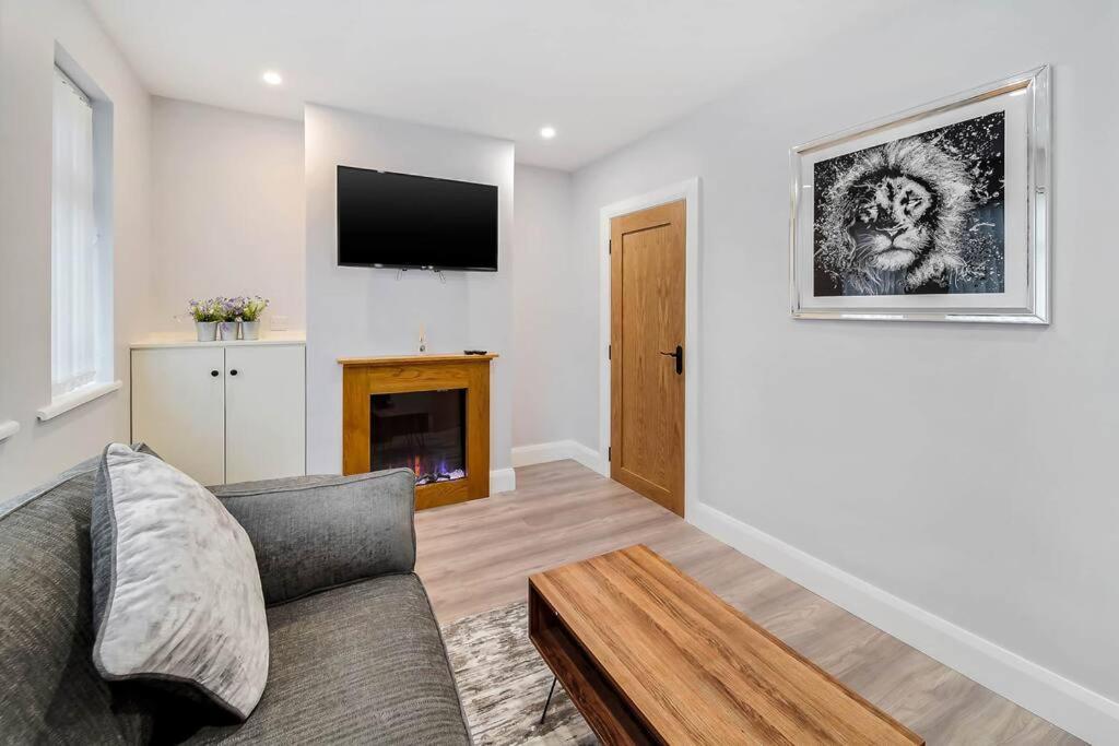 Ardoyne Lodge 'Sleeping 4 Guests' Belfast Bagian luar foto
