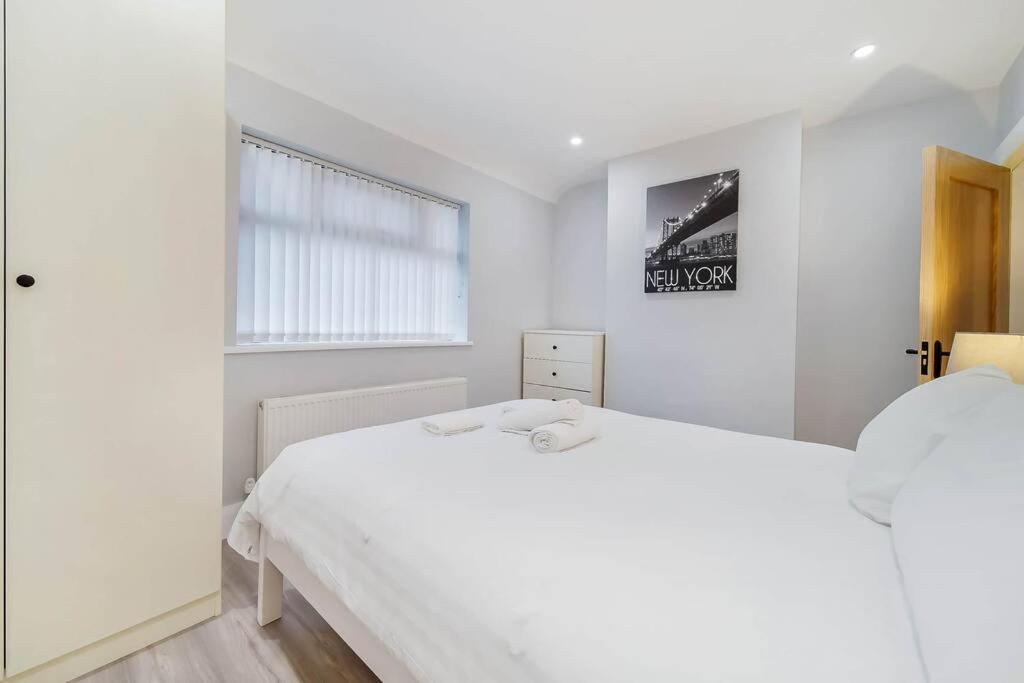 Ardoyne Lodge 'Sleeping 4 Guests' Belfast Bagian luar foto